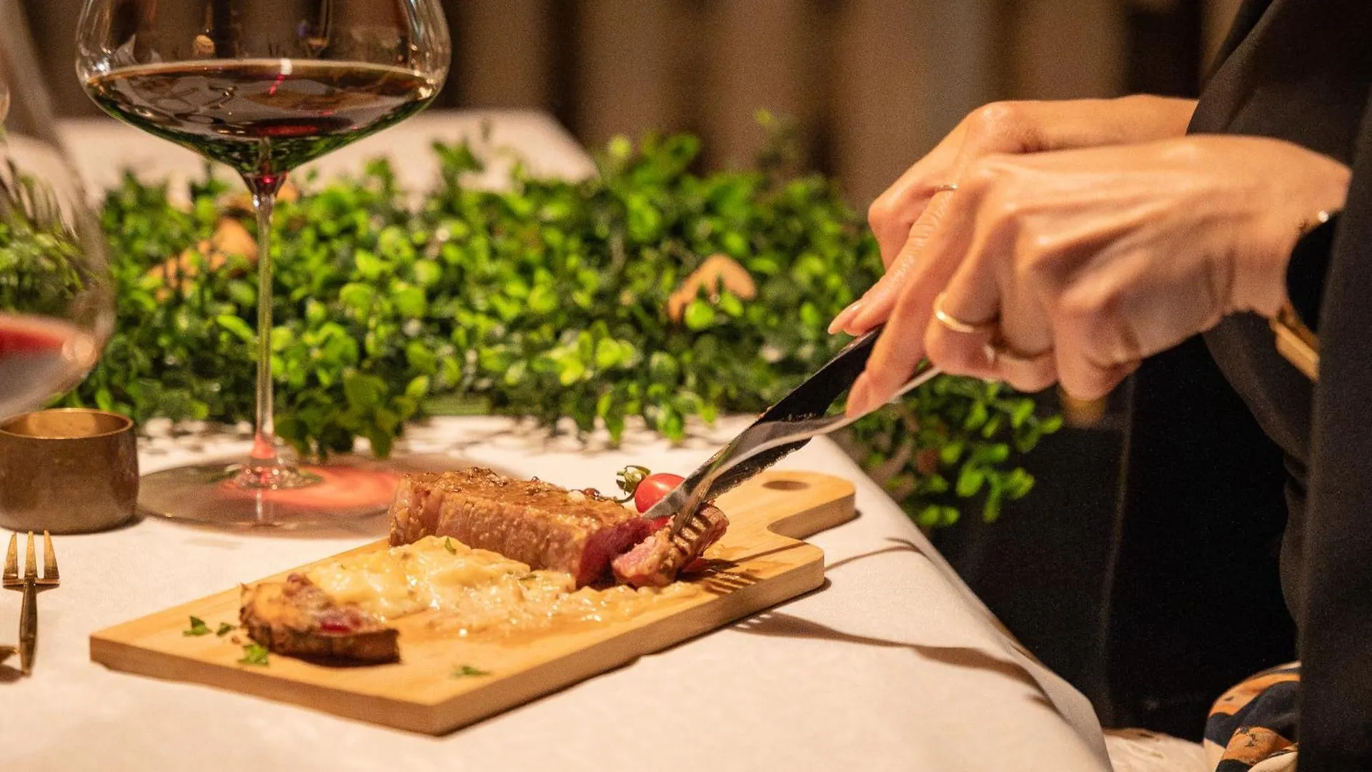 Opus One Luxury Guest House & Wine 파로